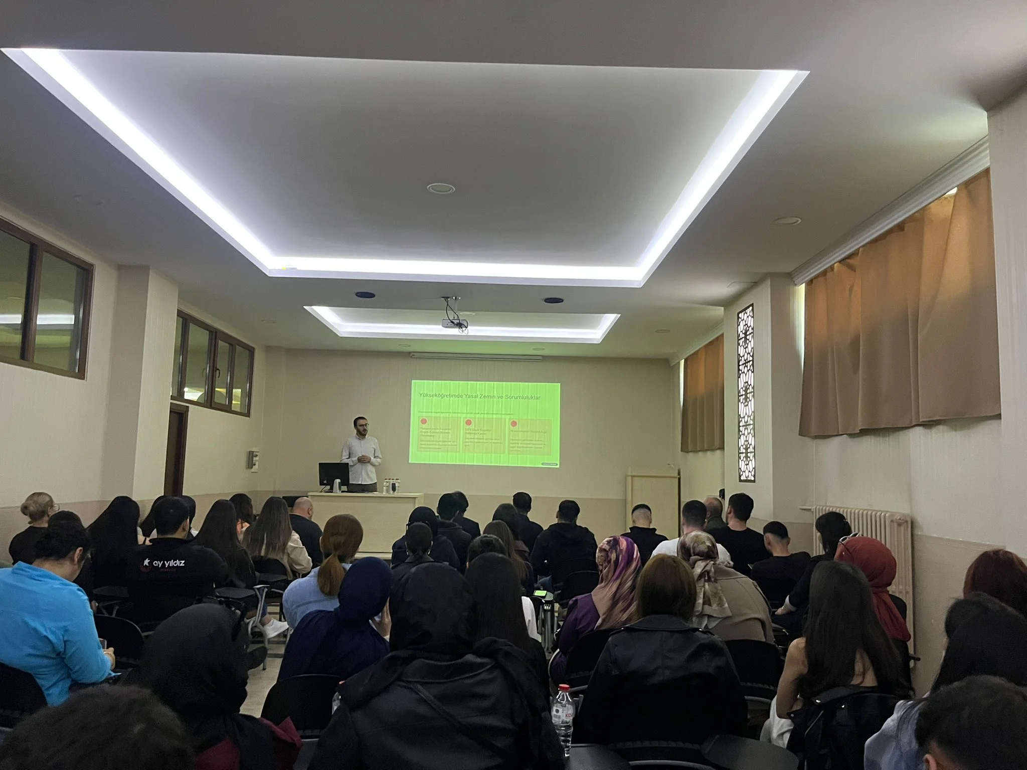 Akşehir Meslek Yüksekokulu Akademik-İdari Personeli ve Öğrencilerine Yönelik Seminer Gerçekleştirildi